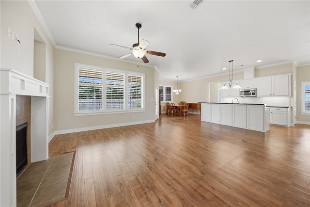 2424 Dillon Street, Brenham, TX 77833