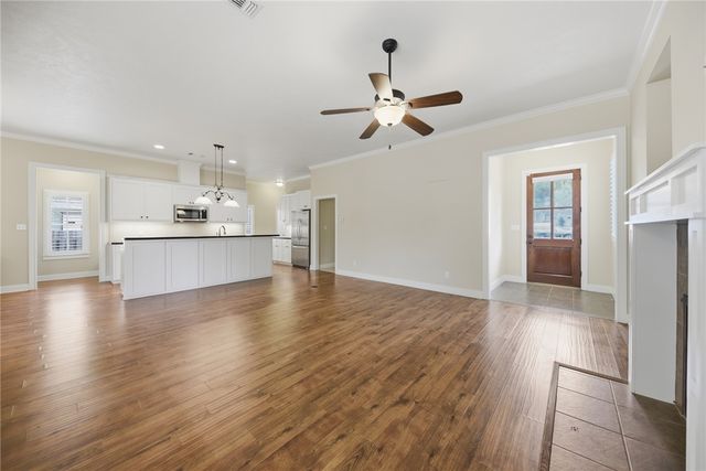 2424 Dillon Street, Brenham, TX 77833