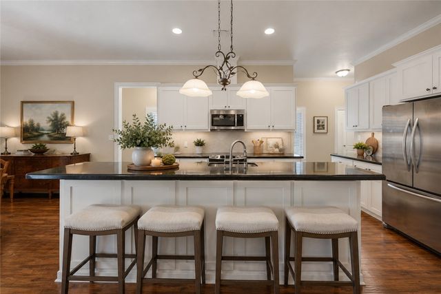 2424 Dillon Street, Brenham, TX 77833