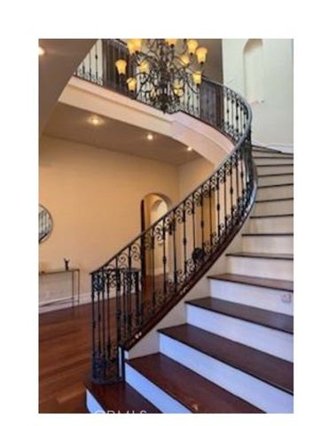 1191 N Bundy, Los Angeles, CA 90049