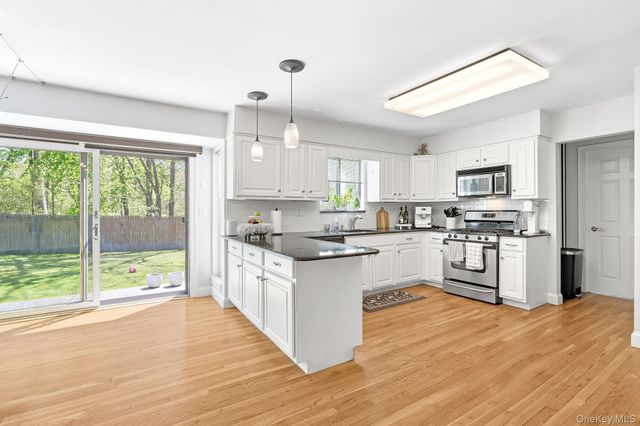 26 Devonshire Dr, White Plains, NY 10605