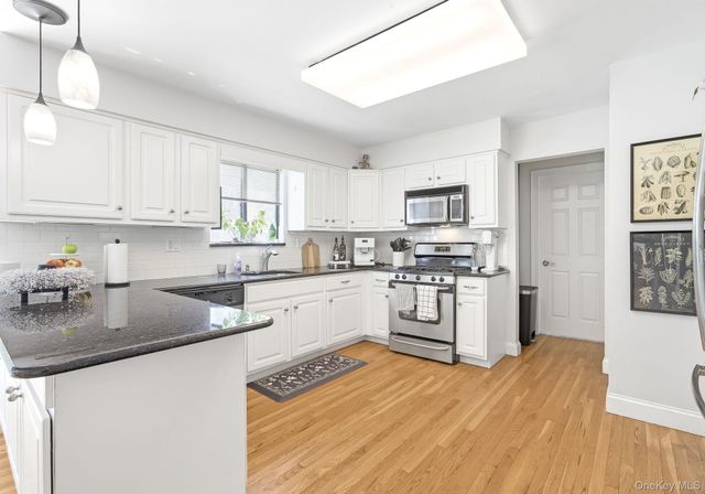 26 Devonshire Dr, White Plains, NY 10605