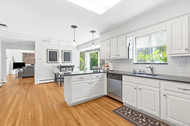 26 Devonshire Dr, White Plains, NY 10605