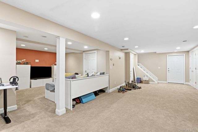 26 Devonshire Dr, White Plains, NY 10605