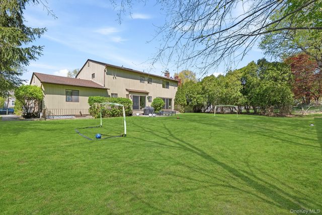 26 Devonshire Dr, White Plains, NY 10605