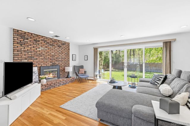 26 Devonshire Dr, White Plains, NY 10605