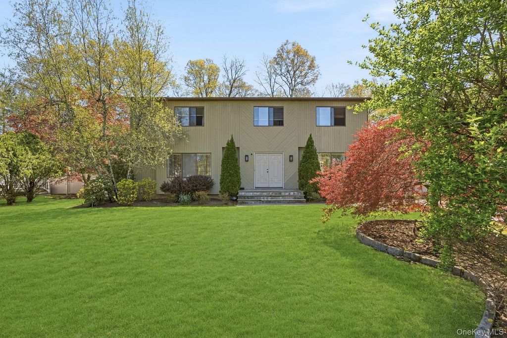 26 Devonshire Dr, White Plains, NY 10605