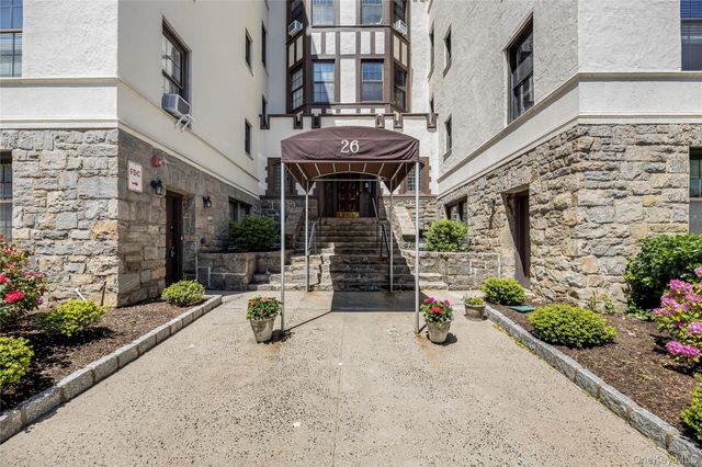 26 Pondfield Road 1D, Bronxville, NY 10708