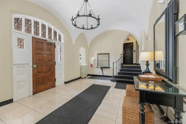 26 Pondfield Road 1D, Bronxville, NY 10708