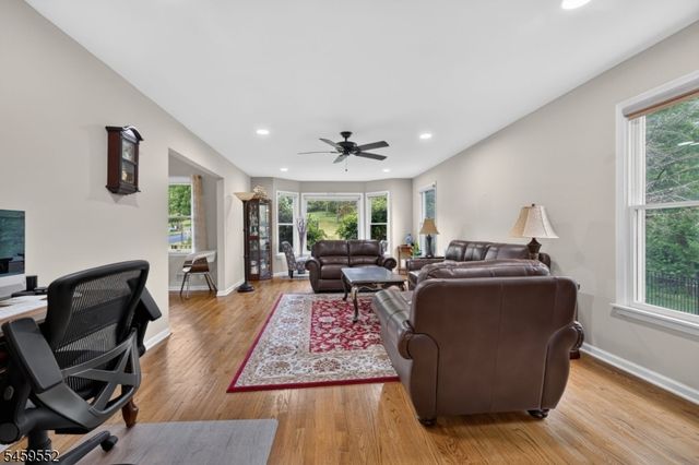 6 Chaucer Dr, Clinton Twp., NJ 08801