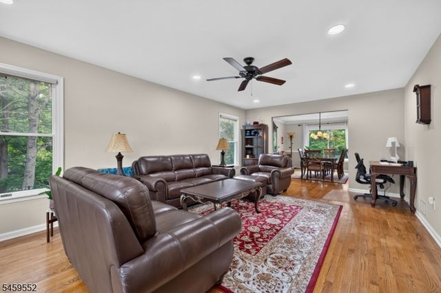 6 Chaucer Dr, Clinton Twp., NJ 08801