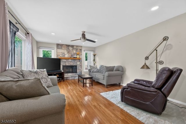 6 Chaucer Dr, Clinton Twp., NJ 08801
