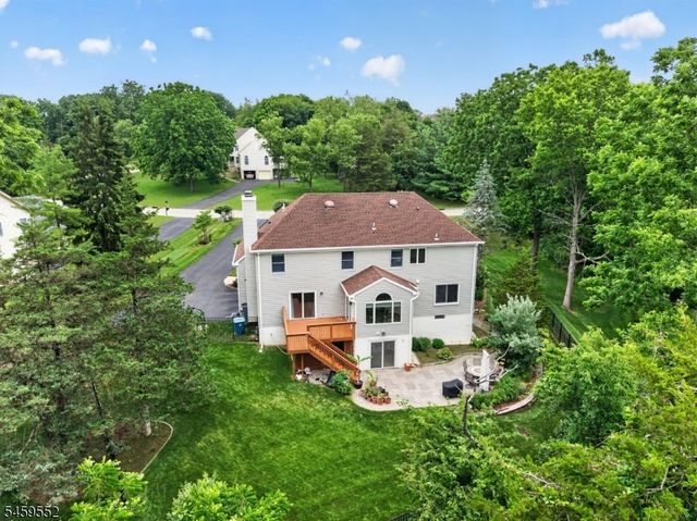 6 Chaucer Dr, Clinton Twp., NJ 08801