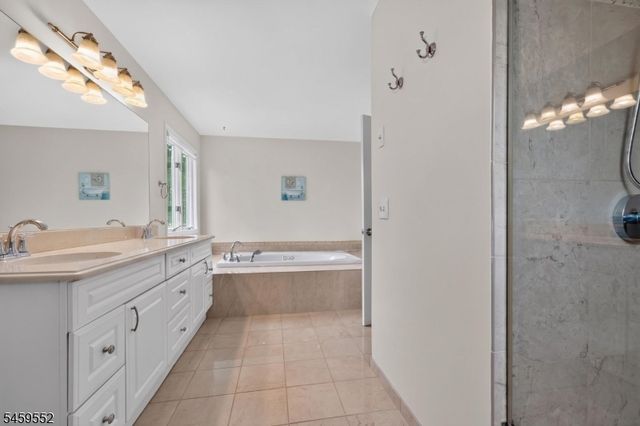 6 Chaucer Dr, Clinton Twp., NJ 08801