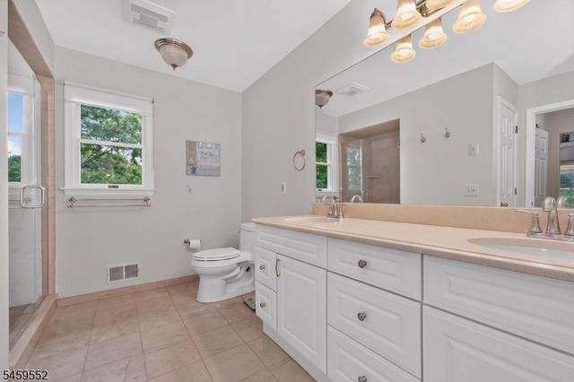 6 Chaucer Dr, Clinton Twp., NJ 08801