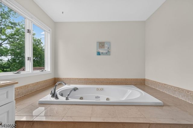6 Chaucer Dr, Clinton Twp., NJ 08801