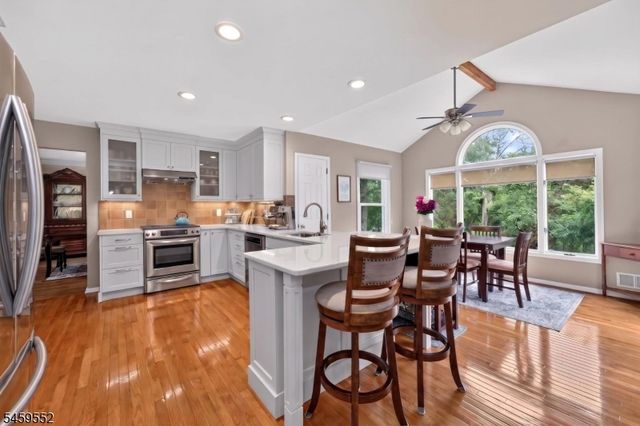 6 Chaucer Dr, Clinton Twp., NJ 08801