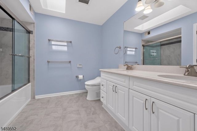 6 Chaucer Dr, Clinton Twp., NJ 08801