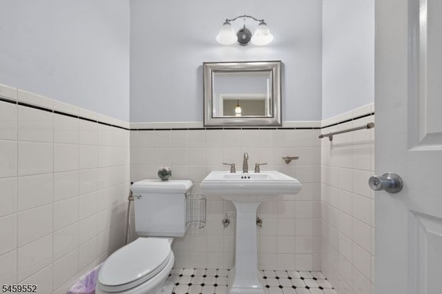 6 Chaucer Dr, Clinton Twp., NJ 08801