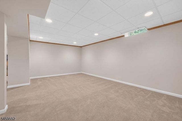 6 Chaucer Dr, Clinton Twp., NJ 08801