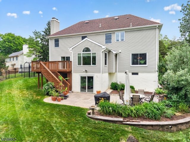 6 Chaucer Dr, Clinton Twp., NJ 08801