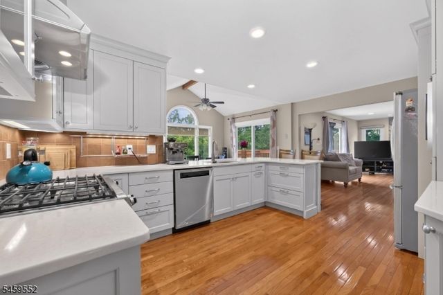 6 Chaucer Dr, Clinton Twp., NJ 08801