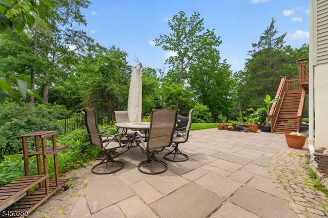 6 Chaucer Dr, Clinton Twp., NJ 08801