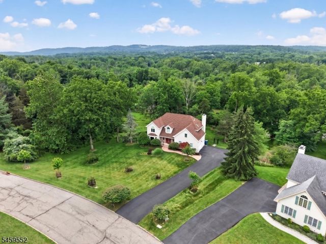 6 Chaucer Dr, Clinton Twp., NJ 08801