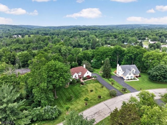 6 Chaucer Dr, Clinton Twp., NJ 08801