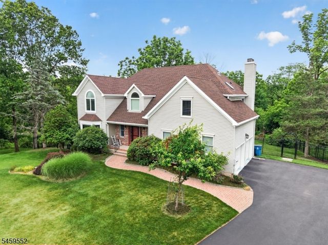 6 Chaucer Dr, Clinton Twp., NJ 08801