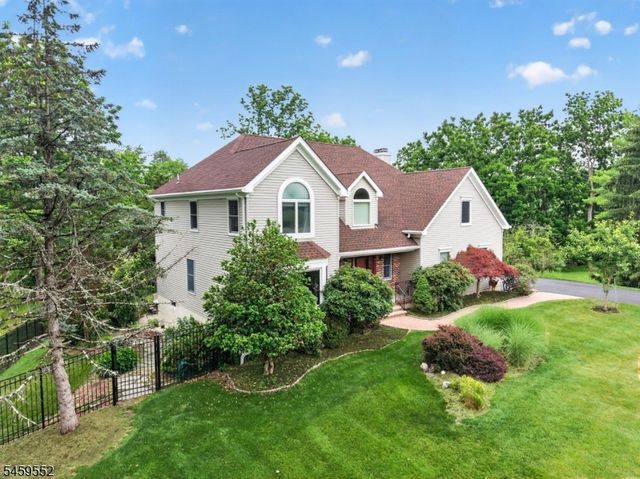 6 Chaucer Dr, Clinton Twp., NJ 08801