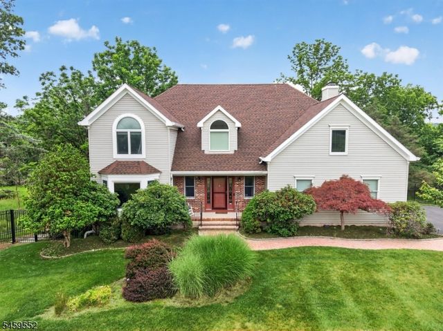 6 Chaucer Dr, Clinton Twp., NJ 08801