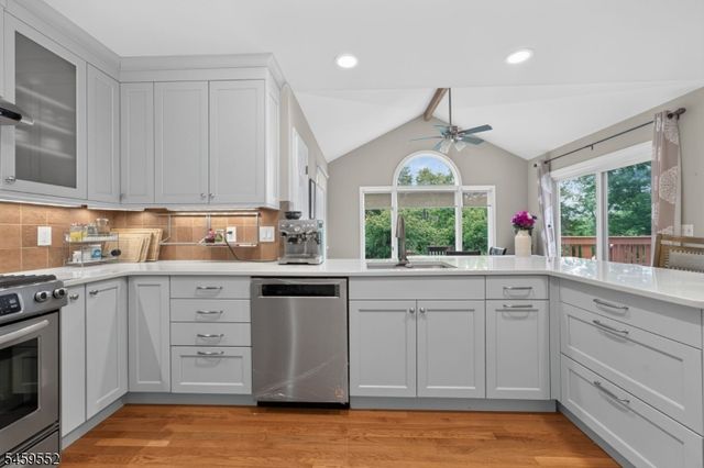 6 Chaucer Dr, Clinton Twp., NJ 08801