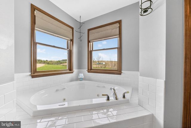 1044 LONG LANE RD, Kutztown, PA 19530