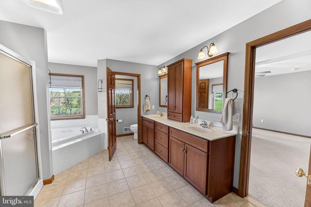 1044 LONG LANE RD, Kutztown, PA 19530