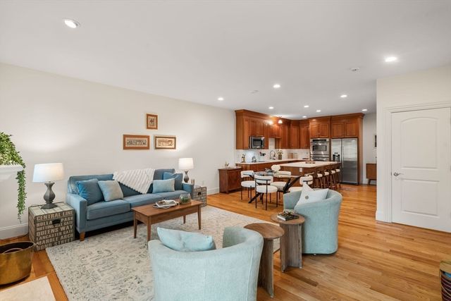 287 Langley Rd 43, Newton, MA 02459