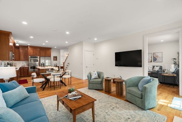 287 Langley Rd 43, Newton, MA 02459