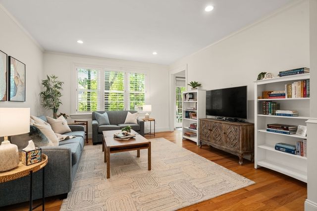 287 Langley Rd 43, Newton, MA 02459
