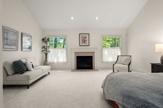287 Langley Rd 43, Newton, MA 02459