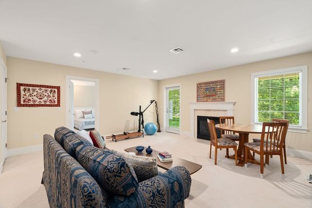 287 Langley Rd 43, Newton, MA 02459