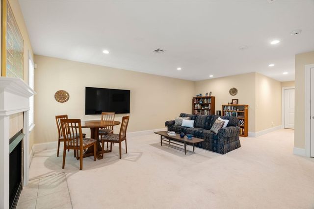 287 Langley Rd 43, Newton, MA 02459