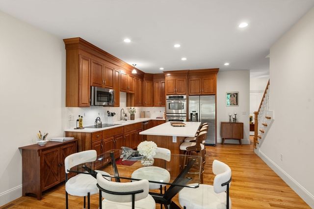 287 Langley Rd 43, Newton, MA 02459