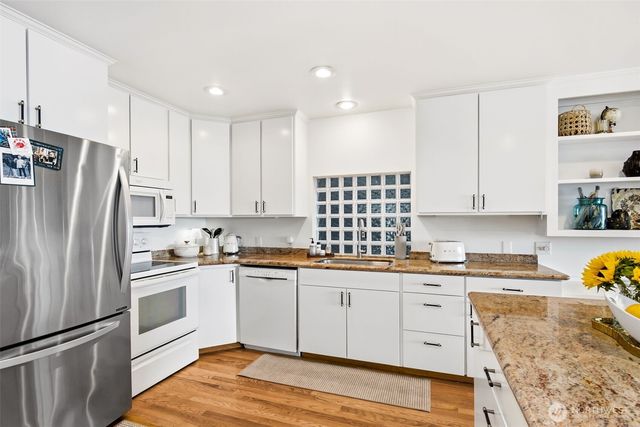 868 Juniper Pointe Lane, Camano Island, WA 98282