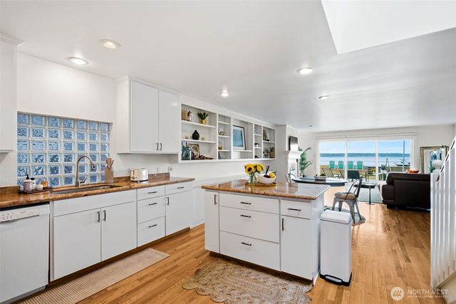868 Juniper Pointe Lane, Camano Island, WA 98282