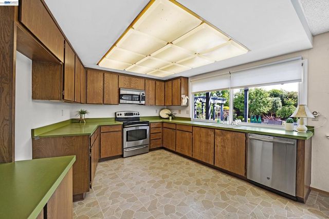 1926 Neptune Rd, Livermore, CA 94550