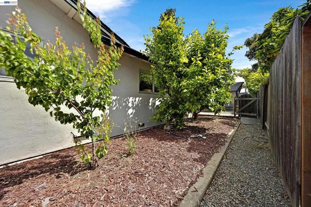 1926 Neptune Rd, Livermore, CA 94550