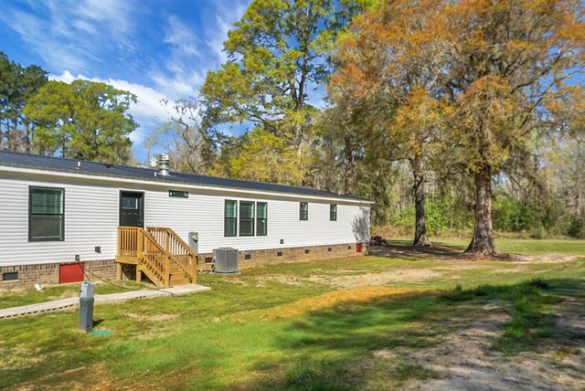 274 Rae Lane, Bonneau, SC 29431