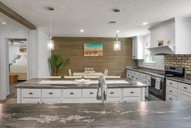 274 Rae Lane, Bonneau, SC 29431