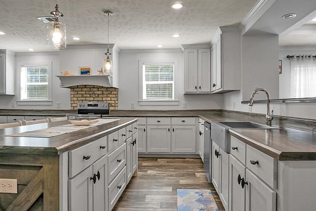 274 Rae Lane, Bonneau, SC 29431