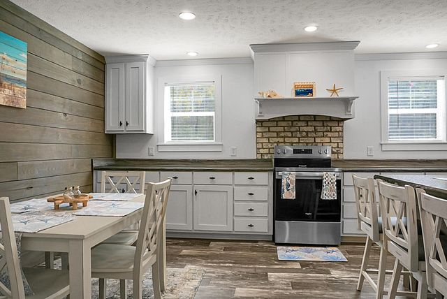 274 Rae Lane, Bonneau, SC 29431